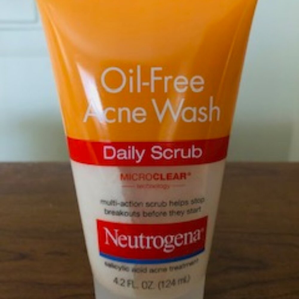 Neutrogena Oil-Free Acne Wash Daily Scrub